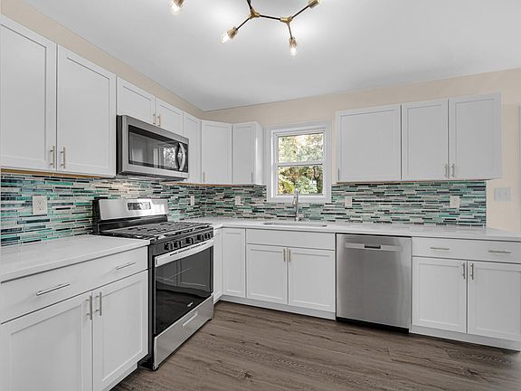 3rd image of 3445 Parkside St