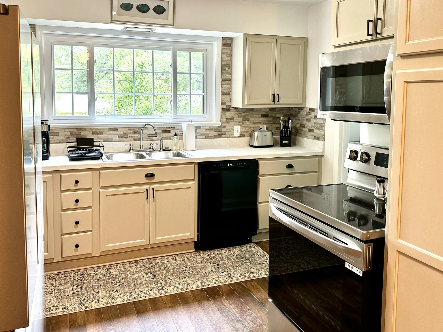3 bed, 1850 sqft, $4,980 — Photo 3