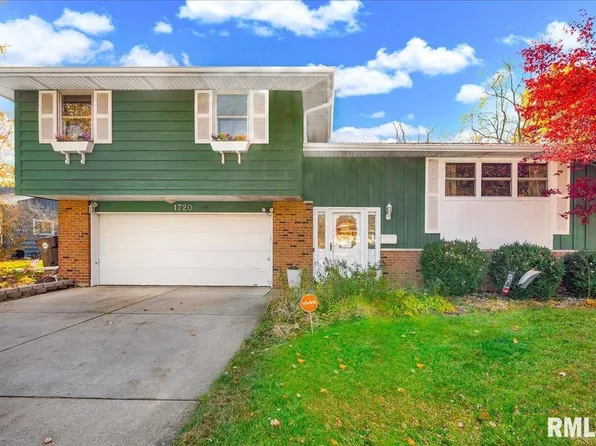 1720 W Queens Court Rd, Peoria, IL 61614