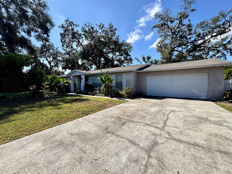 2908 Forest Cir