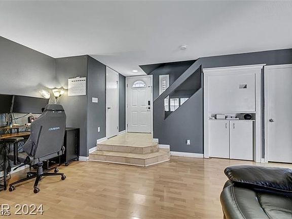 5th image of 10218 Maltese Cross Ct