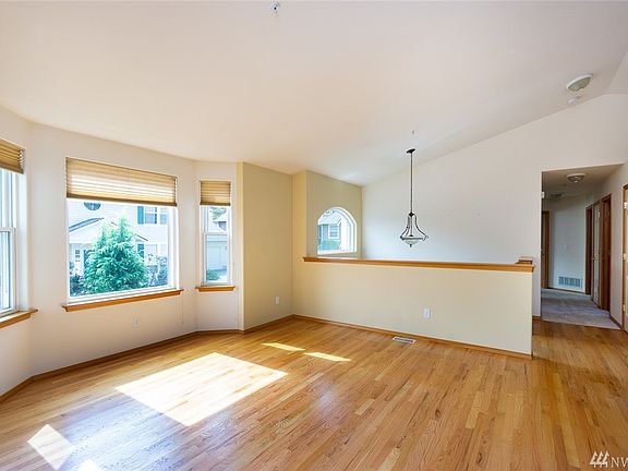 2nd image of 918 NE 172nd Pl