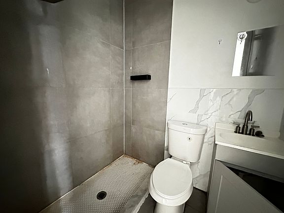 5th image of 79 Stuyvesant Ave #32E