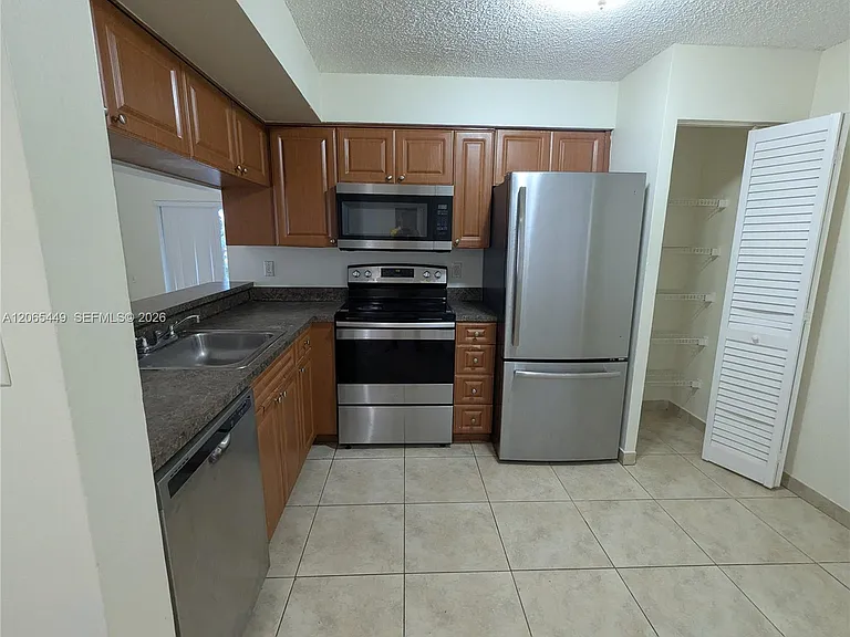 15201 Glenmoor Dr #15201 — Photo 3