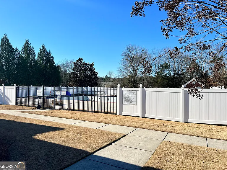 220 Brookstone Dr SW — Photo 16