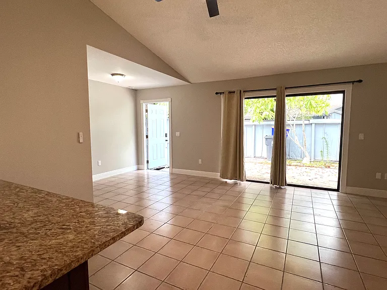 1077 Goldenrod Rd #1077A — Photo 7