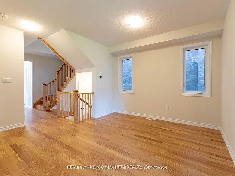 43 Tweedhill Ave — Photo 12