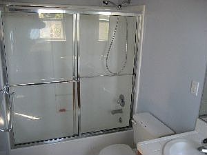 Bathroom :: 734 Chestnut St. #3