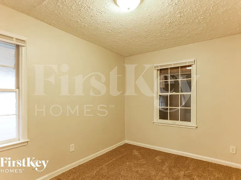 2276 Dauphine St — Photo 12