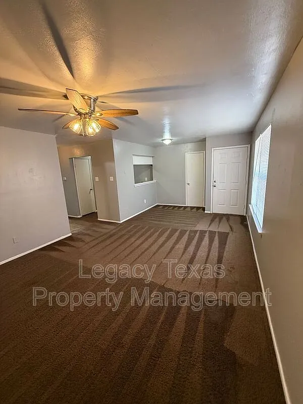 2 bed, 1.0 bath, 843 sqft, $900 — Photo 4