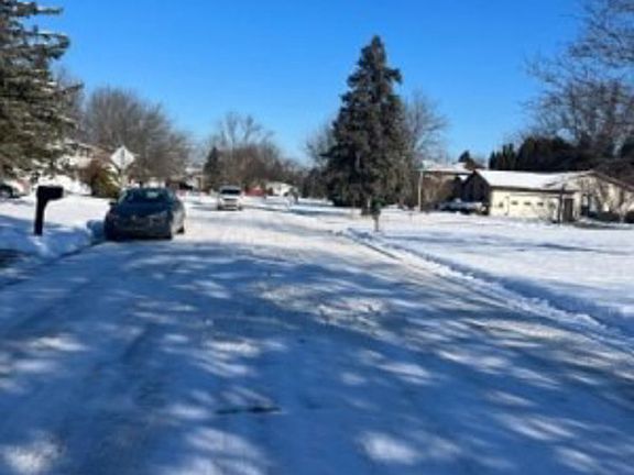 Exterior Neighborhood (street photo)