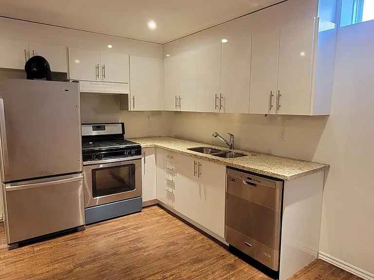 8 Vipond Way #1 — Photo 4