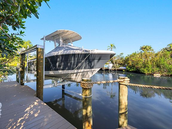 4th image of 5297 Punta Caloosa Ct