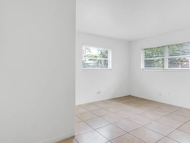 711 SE 15th St #5 — Photo 28