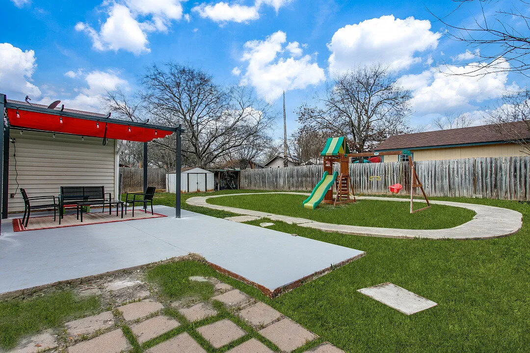3 bed, 2.0 bath, 1570 sqft, $1,850 — Photo 3