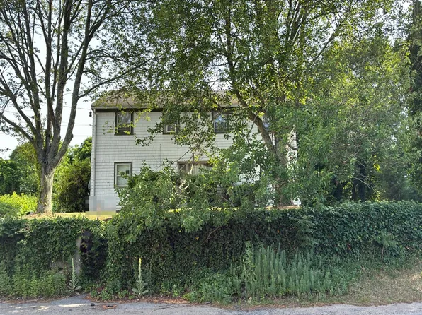 386 Canonicus St, Tiverton, RI 02878