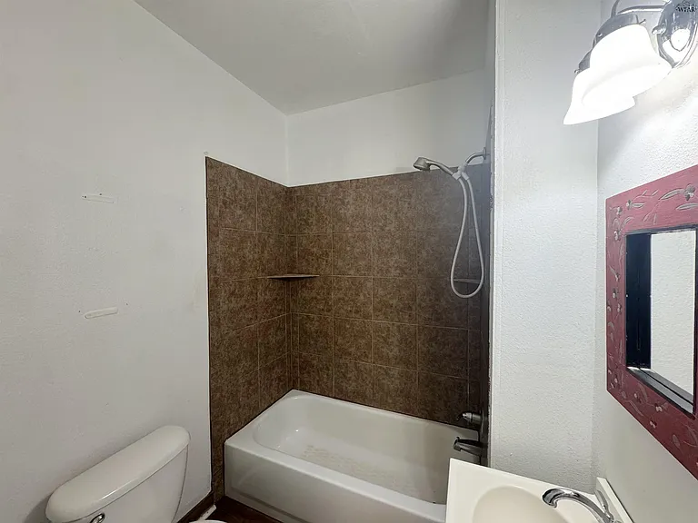 2412 Buchanan St — Photo 7