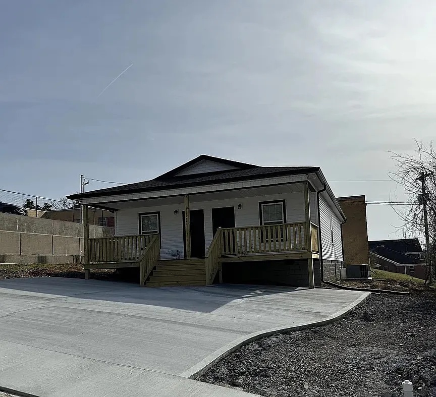 2 bed, 750 sqft, $1,350 — Photo 1