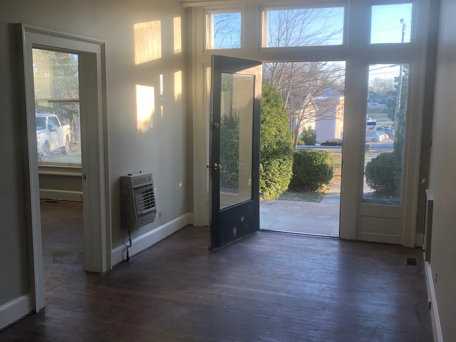 508 E Broad St — Photo 2