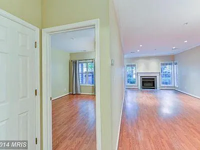 1 bed, 840 sqft, $2,050 — Photo 4