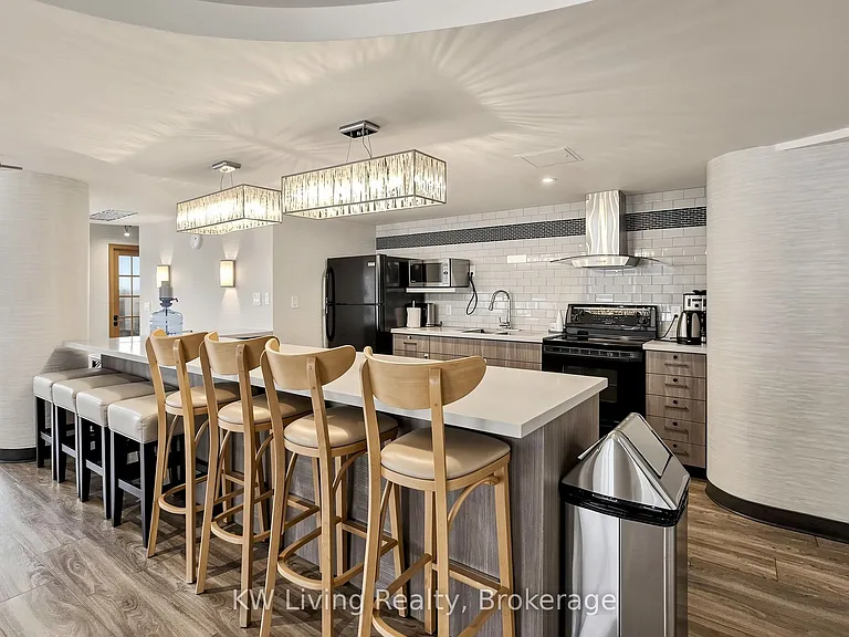 9017 Leslie St #903 — Photo 15