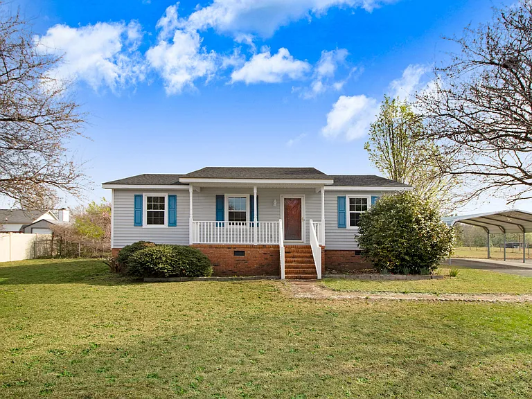 303 Wanda Dr — Photo 1