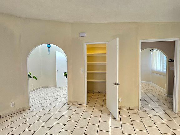 5th image of 9610 Oleander Ave