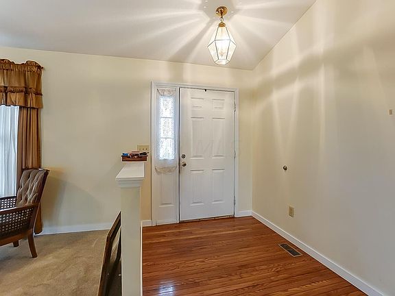 3rd image of 291 Thames Ct
