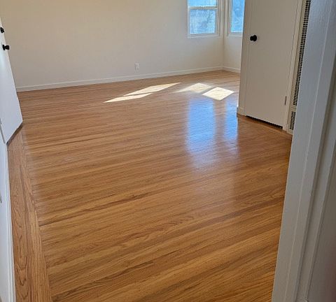 2nd image of 464 Linden Ave APT 4