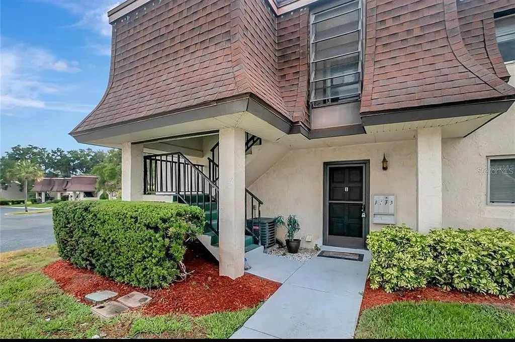 2 bed, 2.0 bath, 1044 sqft, $1,300 — Photo 1