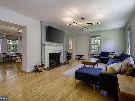 4th image of 3905 Laird Pl
