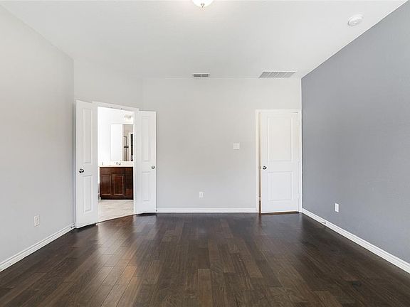 3rd image of 8006 Mountain Knoll Ct