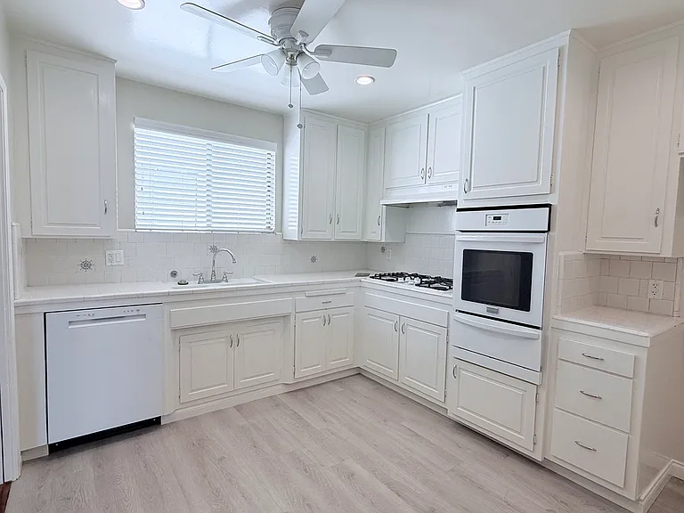 2714 W Clark Ave #F4 — Photo 6