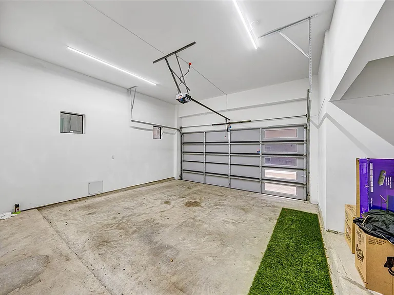 2315 Eagle St — Photo 14