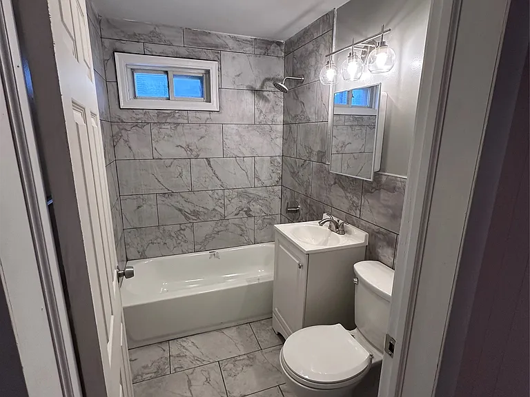 302 Squires Ave — Photo 6