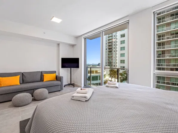 227 NE 2nd St, Miami, FL