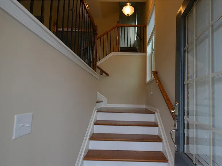 631 Greencrest Ln — Photo 5