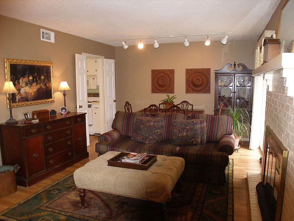 Den -with fireplace ! 