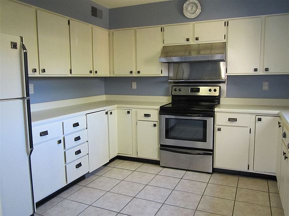 3rd image of 478 Jack Kramer Dr