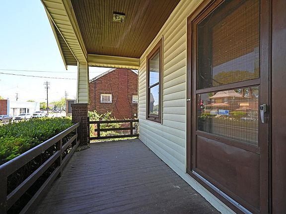 3rd image of 1653 California Ave