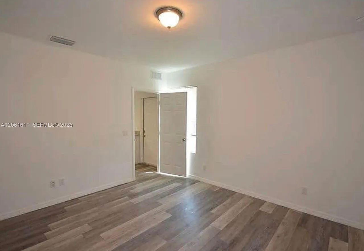 4 bed, 2.0 bath, $2,000 — Photo 2