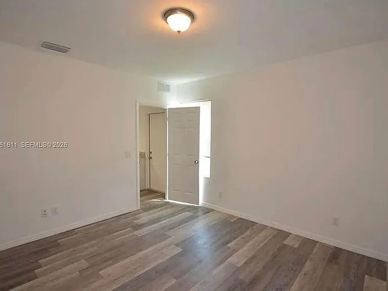 2221 Carver Ave — Photo 2