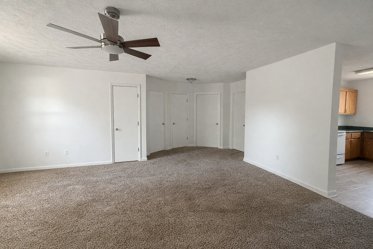 2 bed, 920 sqft, $900 — Photo 4