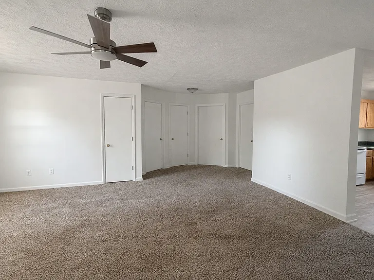 602 Kings Rd — Photo 4