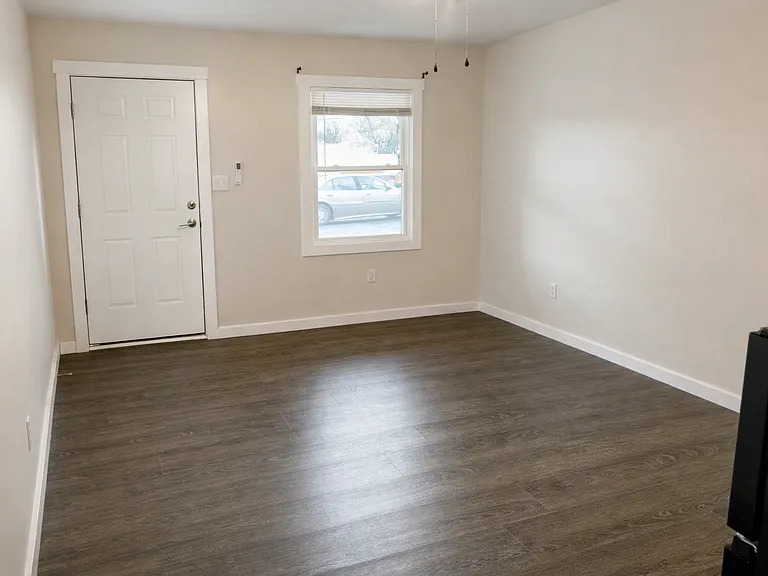 671 E Court St #12 — Photo 6
