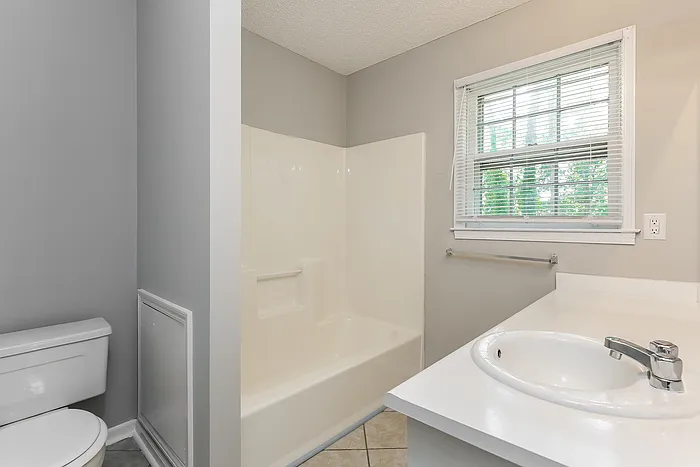 107 Windsor St — Photo 9