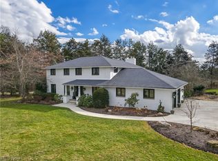 801 Sun Ridge Ln, Chagrin Falls, OH 44022