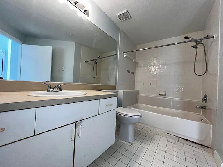 5554 Metrowest Blvd #4 — Photo 26