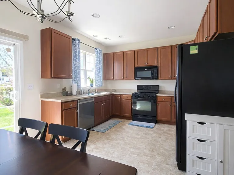 417 Wilmore Dr — Photo 34