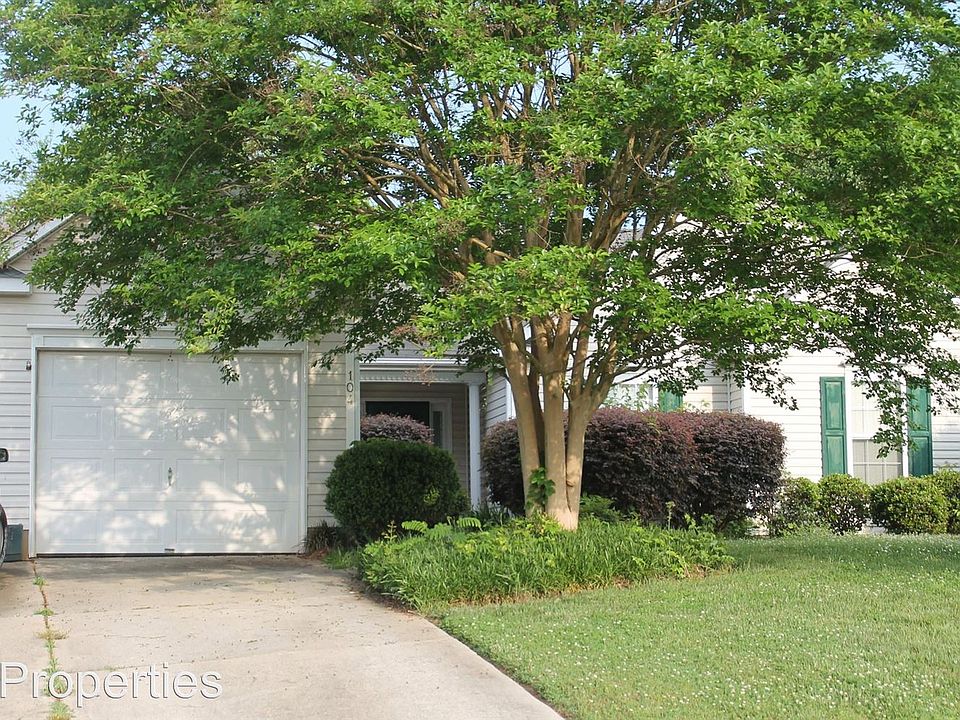1st image of 104 S Willow Ct